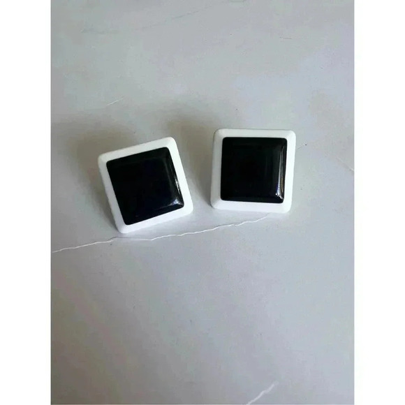Black and white square vintage block earrings - Picture 1 of 4